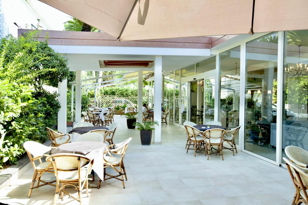 Hotel Maestri Riccione Exterior foto